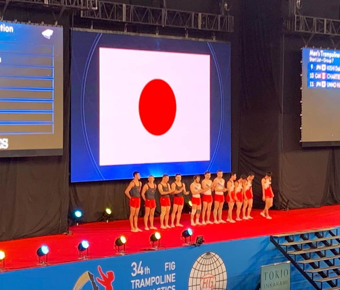 平野 早矢香さんのインスタグラム写真 - (平野 早矢香Instagram)「今日は有明体操競技場で行われているトランポリンの世界選手権を観に行きました‼️ 実は2008年の北京オリンピックの時に同級生アスリートとして仲良くなった四人組のうちの一人が今大会出場している上山容弘くんです✨ そしてもう一人東京オリンピックを目指してる外村哲也くんにも会えました😄久々の再会でしたがお互いの近況を報告して、そしてトランポリンの色々なルールもたくさん教えてくれました😊哲ありがとう✨✨今度はバドミントンの栄理子も一緒にまた四人で集まりたいな〜！💕 初めてのトランポリン観戦は分からないことだらけでしたが、世界のトップクラスでもこの舞台で中断してしまう危険のある本当に難しい競技💦😱高さ・タイミング・着地の位置など細かいところを色々教えてもらってトランポリンの奥深さを知ることができとても楽しかったです😊  #トランポリン #世界選手権 #有明体操競技場 #上山容弘 くん #外村哲也 くん #北京オリンピック #同級生四人組 #廣瀬栄理子 ちゃん #そして #平野早矢香  明日11月29日(金)のメディア情報です！ #テレビ朝日 #グッドモーニング  #朝6時から #生放送です」11月28日 19時44分 - sayakahirano0324