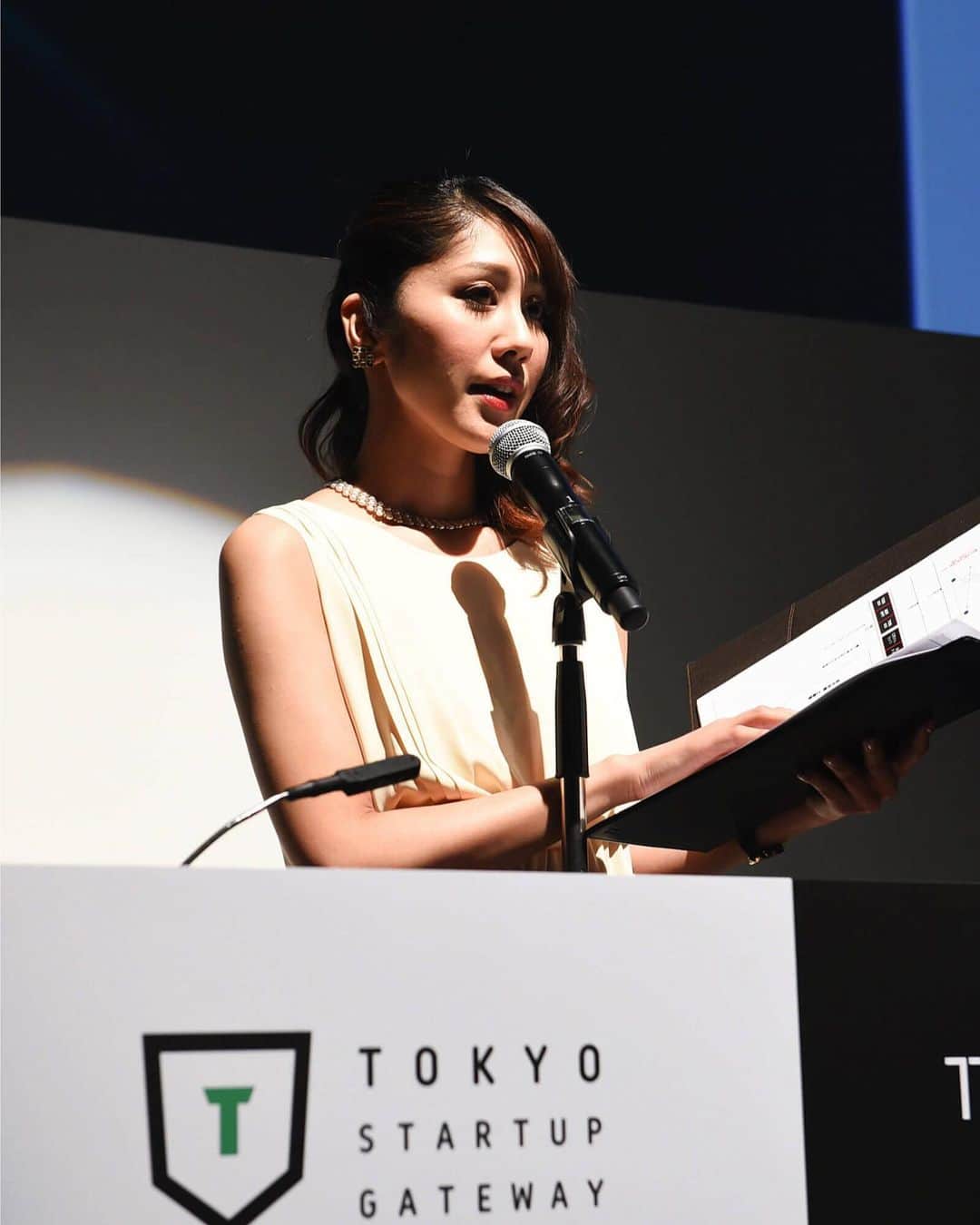Yuri Sakuraiさんのインスタグラム写真 - (Yuri SakuraiInstagram)「: 渋谷で打ち合わせ終了。 今年も、東京都が主催する ビジネスコンテスト、 Tokyo Startup Gatewayの 300人規模のファイナル大会で 会場リポートの司会をやらせて頂くことになり、 台本の読み合わせに行ってきました✧ : 今年で3年目。 ファイナリストの皆様の 社会のためのアイデアに感銘を受けながら、 いつも司会やらせて頂いています! : 年々規模が拡大し、 去年は小池都知事もこられていたファイナル。 今年も楽しみです♪ : 12月1日生配信でも会場の様子を ご覧いただけます👍 配信先はストーリーズに載せます✧ : #ビジネスコンテスト#コンテスト#ファイナル#決勝#東京都#司会#リポート#レポート#生配信#ライブ配信#東京タワー#tokyostartupgateway#tsc#mc#桜井有里」11月28日 14時15分 - yuri_sakuraiii