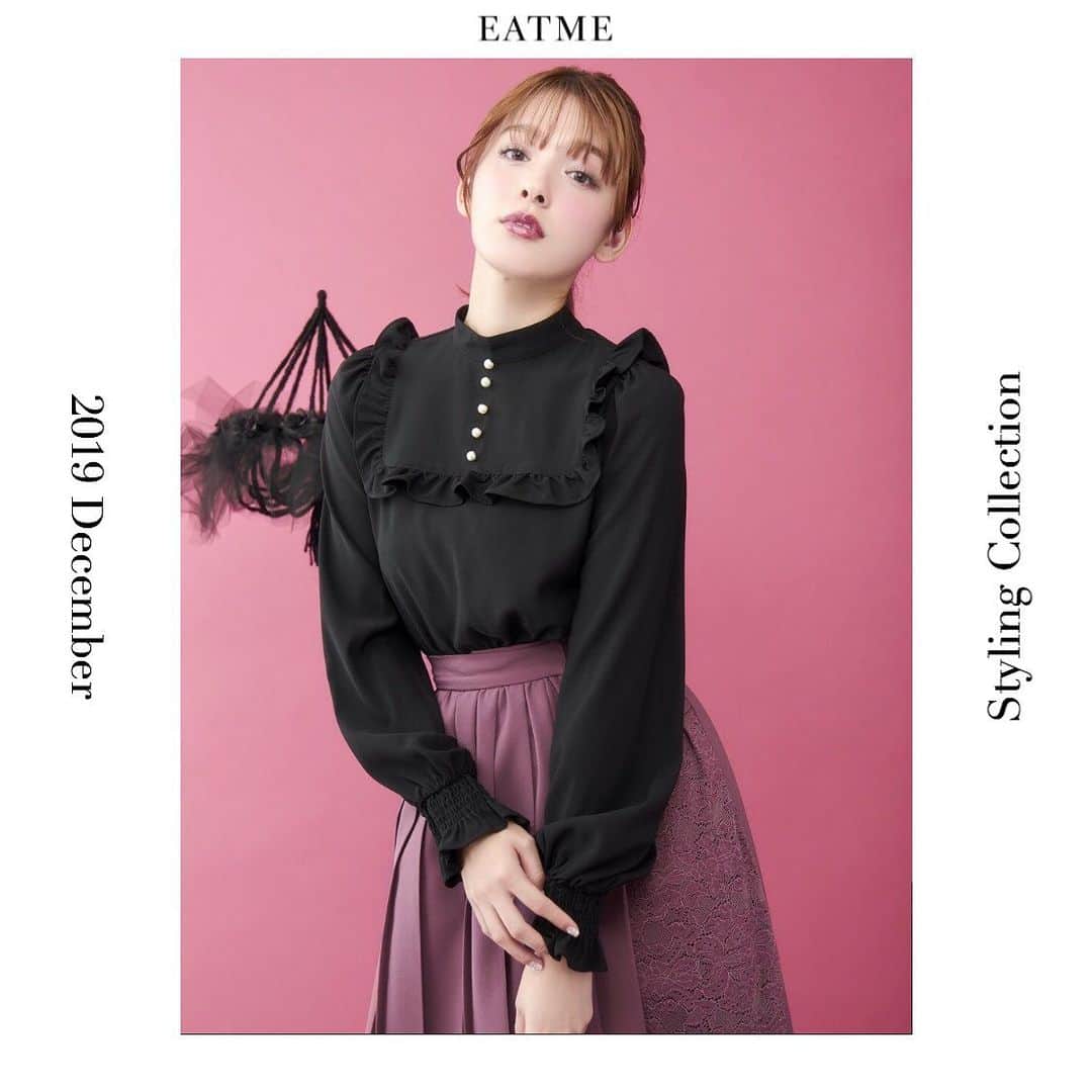 EATMEさんのインスタグラム写真 - (EATMEInstagram)「11.28 update… #EATME #DECEMBER #LOOK #COLLECTION #📖 #VINTAGEAFTERNOONTEA @maotin1019  身長🚺:169cm パンプス➡︎発売中 ブラウス、スカート➡︎12月発売予定 ソックス➡︎参考商品 . ラッフルゴシックブラウス（ #BLOUSE ） ¥9,000（＋tax） COLOR🎨:BLK,O/WHT.CML SIZE📐:FREE . レースコンビプリーツスカート（ #SKIRT ） ¥11,800（＋tax） COLOR🎨:BLK.BLU.PPL SIZE📐:S.M . クロスストラップパンプス（ #PUMPS ） ¥13,000（+tax） COLOR🎨:BLK.PPL.BLU SIZE📐:S（22.5cm) M（23.5cm）、L（24.5cm） . #EATME_COLLECTION #EATME #eatmejapan #イートミー」11月28日 14時19分 - eatme_japan