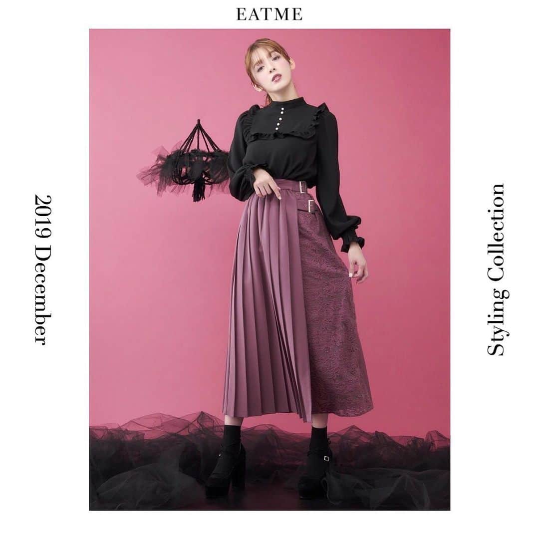 EATMEさんのインスタグラム写真 - (EATMEInstagram)「11.28 update… #EATME #DECEMBER #LOOK #COLLECTION #📖 #VINTAGEAFTERNOONTEA @maotin1019  身長🚺:169cm パンプス➡︎発売中 ブラウス、スカート➡︎12月発売予定 ソックス➡︎参考商品 . ラッフルゴシックブラウス（ #BLOUSE ） ¥9,000（＋tax） COLOR🎨:BLK,O/WHT.CML SIZE📐:FREE . レースコンビプリーツスカート（ #SKIRT ） ¥11,800（＋tax） COLOR🎨:BLK.BLU.PPL SIZE📐:S.M . クロスストラップパンプス（ #PUMPS ） ¥13,000（+tax） COLOR🎨:BLK.PPL.BLU SIZE📐:S（22.5cm) M（23.5cm）、L（24.5cm） . #EATME_COLLECTION #EATME #eatmejapan #イートミー」11月28日 14時19分 - eatme_japan