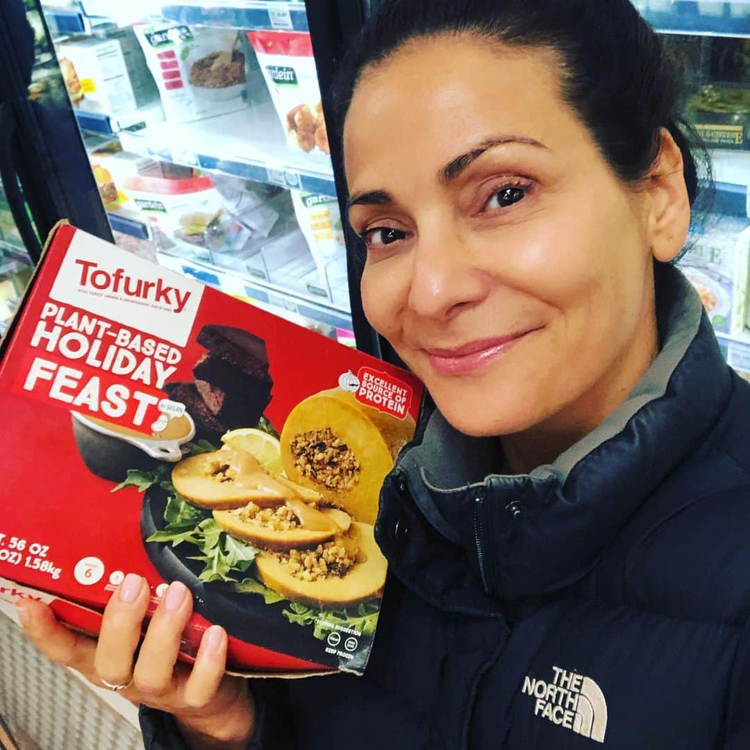 コンスタンス・マリーさんのインスタグラム写真 - (コンスタンス・マリーInstagram)「Ok many of you ask me,,, “What do vegans and vegetarians eat on THANKSGIVING?!” Well THIS is my fav!!! #tofurkey  It is SO SO SO Good! Comes with stuffing inside! 34 grams of Protein 10 grams of fat. 19 grams of carbohydrate. And the most delicious mushroom gravy! And no animal had to die. Even my meat eater pals LOVE IT! So,,,, maybe check it out...? #Wednesday #ThanksgivingEve #LetTheTurkeysLIVE  #Vegans #Vegetarians #Thanksgiving #MeatlessThanksgiving #ThanksLiving」11月28日 14時30分 - goconstance