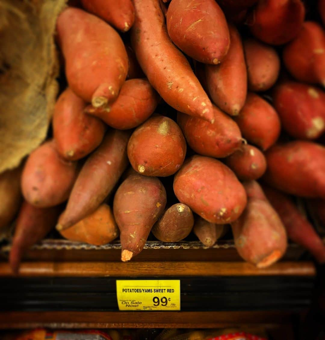 Terry Matalasさんのインスタグラム写真 - (Terry MatalasInstagram)「I always forget the yams.  #lastminuteshopping」11月28日 14時27分 - terrymatalas