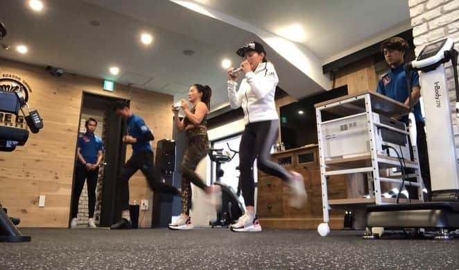 木村真野さんのインスタグラム写真 - (木村真野Instagram)「#entiregym #mayasaya #training #personaltraining #tokyo #adidas #adidastokyo #adidastwins #reebok #reebokjp #twins #ultraboost #team #egaodo #笑顔道　 @reebokjp  @adidas  @adidastokyo  @egaodo1234  @egaodo.hideto.fukuda  @egaodo.suzuki  @egaodo.group  @egaodo.inoue.entire  @egaodo.noborito  @egaodo.trainer.team  @entire.egaodo  @entire.gym  @egaodo.inoue.entire」11月28日 14時53分 - mayakimura5