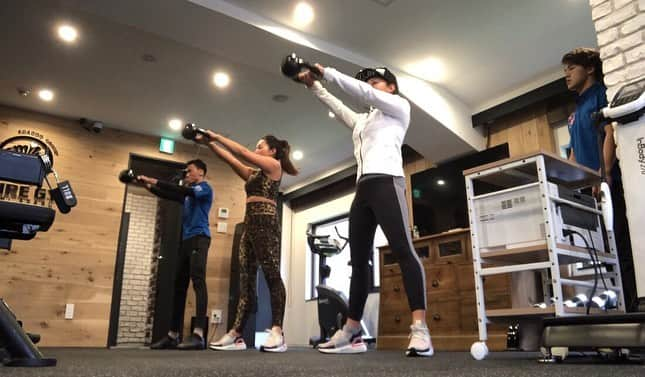 木村真野さんのインスタグラム写真 - (木村真野Instagram)「#entiregym #mayasaya #training #personaltraining #tokyo #adidas #adidastokyo #adidastwins #reebok #reebokjp #twins #ultraboost #team #egaodo #笑顔道　 @reebokjp  @adidas  @adidastokyo  @egaodo1234  @egaodo.hideto.fukuda  @egaodo.suzuki  @egaodo.group  @egaodo.inoue.entire  @egaodo.noborito  @egaodo.trainer.team  @entire.egaodo  @entire.gym  @egaodo.inoue.entire」11月28日 14時53分 - mayakimura5