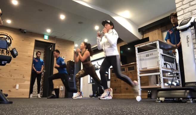 木村真野さんのインスタグラム写真 - (木村真野Instagram)「#entiregym #mayasaya #training #personaltraining #tokyo #adidas #adidastokyo #adidastwins #reebok #reebokjp #twins #ultraboost #team #egaodo #笑顔道　 @reebokjp  @adidas  @adidastokyo  @egaodo1234  @egaodo.hideto.fukuda  @egaodo.suzuki  @egaodo.group  @egaodo.inoue.entire  @egaodo.noborito  @egaodo.trainer.team  @entire.egaodo  @entire.gym  @egaodo.inoue.entire」11月28日 14時53分 - mayakimura5