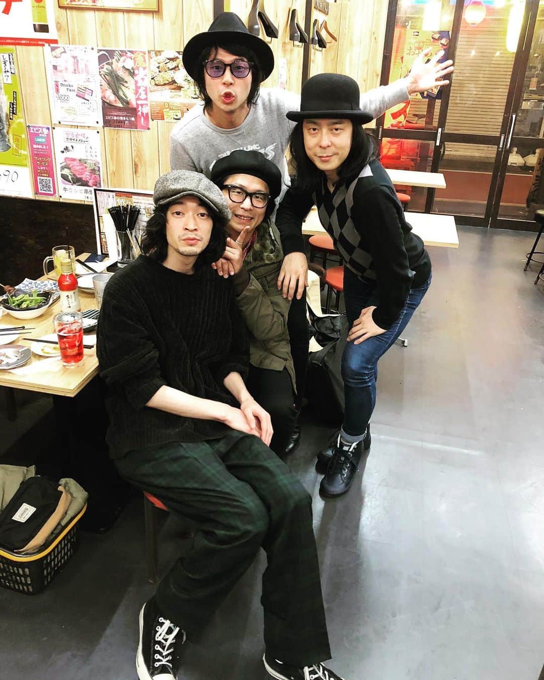 兒玉太智のインスタグラム：「恋ジェニ桜井さん、ニートビーツMondoさん、菅さんと。  #恋をしようよジェニーズ #桜井康次郎 #theneatbeats  #中村mrmondo匠  #ドレスコーズ #菅大智」