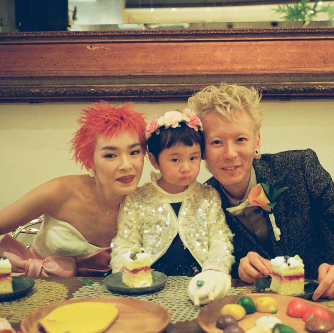 Cazumaxのインスタグラム：「とにかく幸せな時間だったー！おめでとう！！！！ 2枚目の写真はまだKikaちゃんがお腹にいた頃！あーーーー素晴らしい！！」
