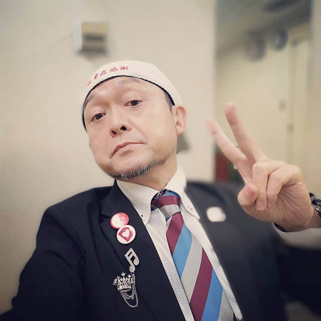 松本隆博のインスタグラム：「。 20分押してるやーい💦 暖房機壊れてて寒い💦 そんな時こそ明るく元気に 笑顔でやるそーー(^o^) ～人生遊歩道～」