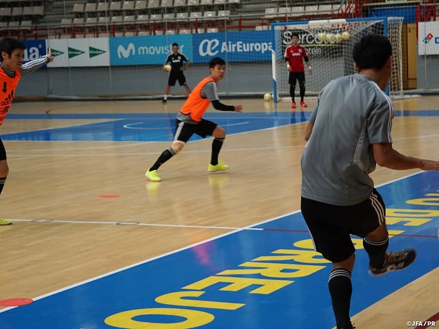 日本サッカー協会さんのインスタグラム写真 - (日本サッカー協会Instagram)「📸フットサル日本代表スペイン遠征　マドリードにてトレーニングキャンプを開始 ・ 12月2日(月)、3日(火)にフットサルスペイン代表と国際親善試合を行うフットサル日本代表は、会場となるマドリードにてトレーニングキャンプを開始しました。 ・ チームは12月1日までマドリードでトレーニングを行い、12月2日、3日にヨーロッパの強豪国であるフットサルスペイン代表との試合に臨みます。 ・ 国際親善試合 ～スペイン遠征～ 12月2日(月）・12月3日(火) vs フットサルスペイン代表 📍Pabellon Deportivo Rey Felipe VI」11月28日 15時30分 - japanfootballassociation