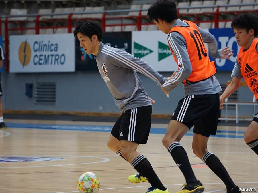 日本サッカー協会さんのインスタグラム写真 - (日本サッカー協会Instagram)「📸フットサル日本代表スペイン遠征　マドリードにてトレーニングキャンプを開始 ・ 12月2日(月)、3日(火)にフットサルスペイン代表と国際親善試合を行うフットサル日本代表は、会場となるマドリードにてトレーニングキャンプを開始しました。 ・ チームは12月1日までマドリードでトレーニングを行い、12月2日、3日にヨーロッパの強豪国であるフットサルスペイン代表との試合に臨みます。 ・ 国際親善試合 ～スペイン遠征～ 12月2日(月）・12月3日(火) vs フットサルスペイン代表 📍Pabellon Deportivo Rey Felipe VI」11月28日 15時30分 - japanfootballassociation