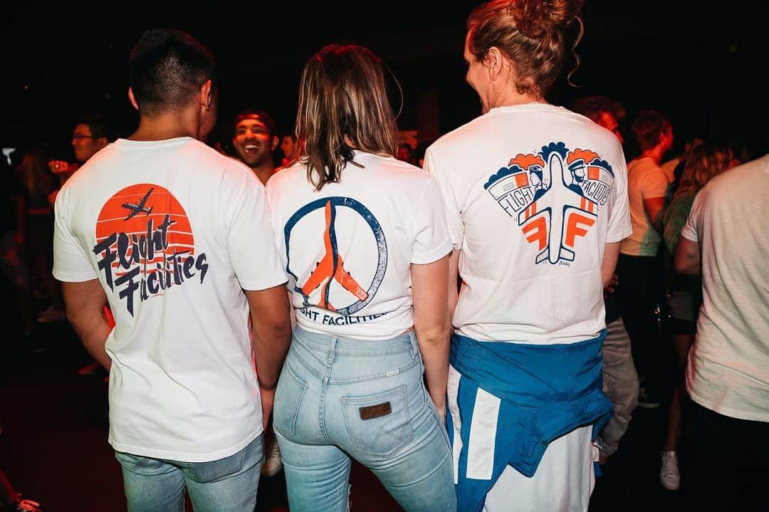 のインスタグラム：「Time to re-stock your flight kit! Get 20% off all Flight Facilities merch tomorrow for Black Friday 💸💸💸 Link In bio.」