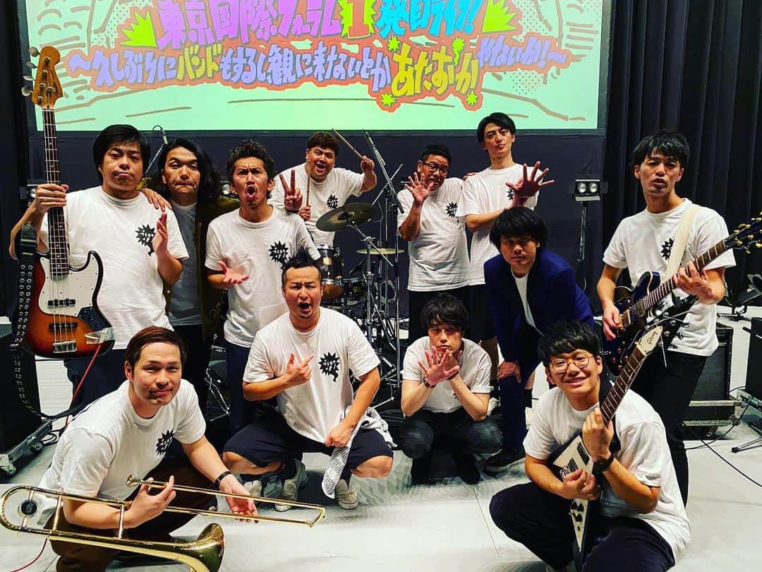 石山大輔のインスタグラム：「プラチナ5 in 国際フォーラムでした！  平日の夜に1000人を超えるお客様、ありがとうございました！ 久しぶりにバンドも出来て、いつまでも兄貴分の見取り図さんも大阪から駆けつけてくれて楽しかったです。  次、また各地方でやれたらなーって言いながら打ち上げました！  そうなるといいなぁー。  #プラチナ5 #見取り図 #バンビーノ  #ミキ #アイロンヘッド  #ツートライブ #ダブルアート #生バンド #ショーバン #みんな最後は笑ってた」