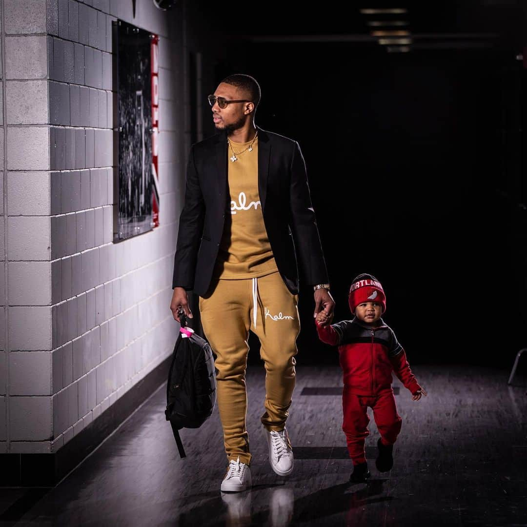 デイミアン・リラードさんのインスタグラム写真 - (デイミアン・リラードInstagram)「Big win ! Daddy daycare always good for the soul... happy thanksgiving to everybody!!! #RipCity  S/o @kalm.clothing for the threads too!」11月28日 15時44分 - damianlillard