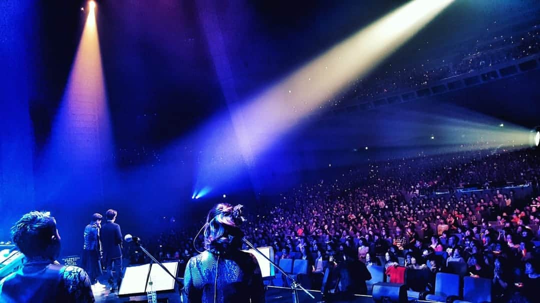 リュ・シウォンさんのインスタグラム写真 - (リュ・シウォンInstagram)「. . #2019 Japan Live tour📌 . #도쿄국제포럼홀😉🎙 #오사카 NHK홀🎤 . . #POPPERA singer...🎤 with Jung sehun😉👍👍 .」11月28日 15時47分 - ryusiwon106