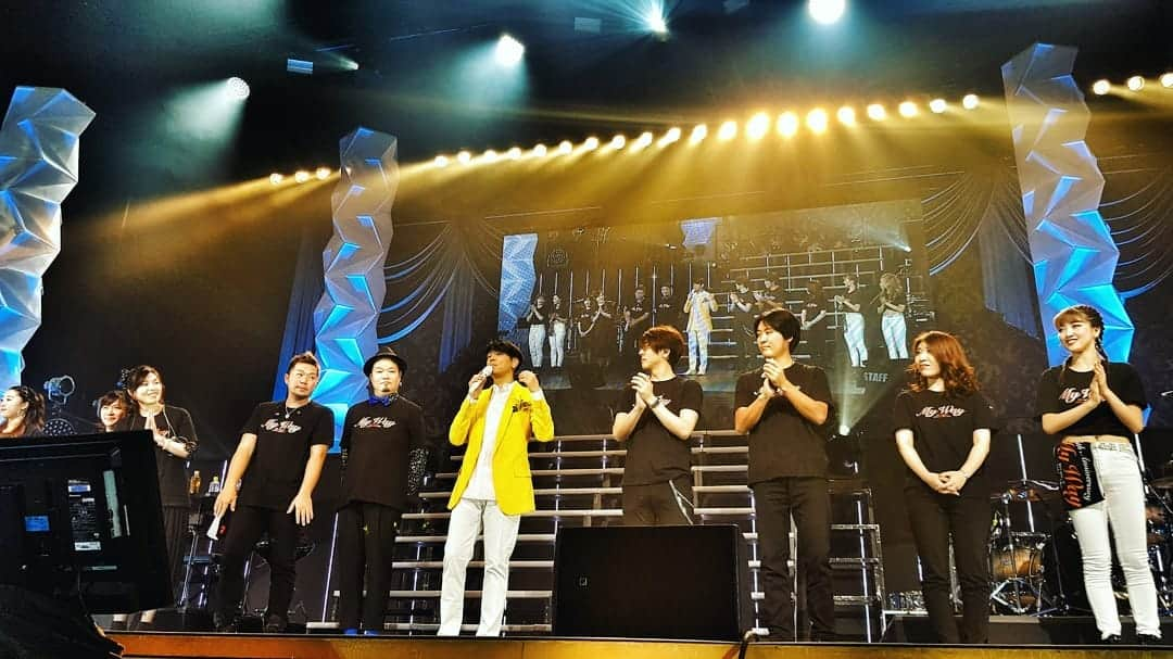 リュ・シウォンさんのインスタグラム写真 - (リュ・シウォンInstagram)「. #2019 Japan Live tour📌 . #도쿄국제포럼홀😉🎙 #오사카 NHK홀🎤 #15년간...126번째 공연📌 . #15년동안 함께해준...가족들 감사해요💗 #행복한 또하나의 추억~잊지않을께요😍 #감사합니다💙 .」11月28日 15時50分 - ryusiwon106