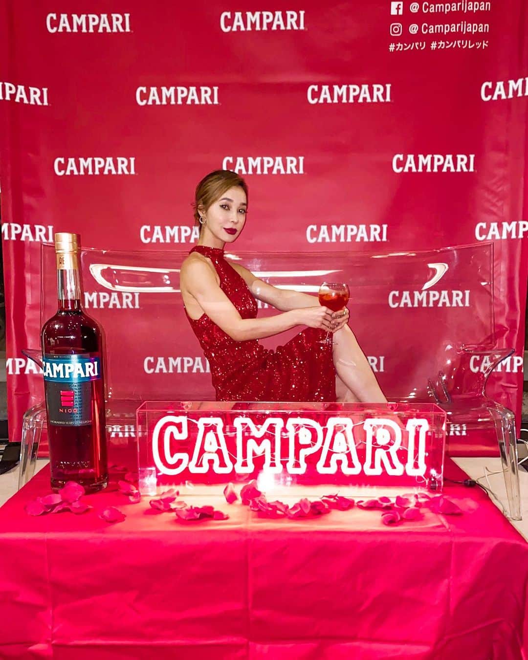 Gabrielaさんのインスタグラム写真 - (GabrielaInstagram)「Lady in red for Campari party at Embassy of Italy♥️ Thank you for having me @campariofficial @camparijapan . . . . #campari #party #embassyofitaly #tokyo #reddress #ladyinred #ootd #partyootd #reddress #パーティー　#イタリア大使館　#カンパリ　#レッドドレス　#パーティーコーデ」11月28日 15時51分 - rkgabriela