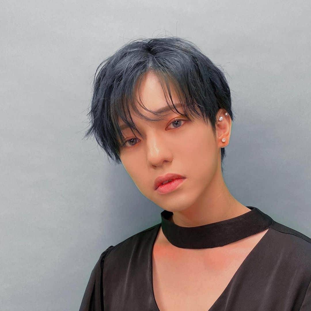 こんどうようぢのインスタグラム：「12.23 発売 『みこうかい』 OFFSHOT メイクページも沢山載ってるよ。  #こんどうようぢphotobook  #みこうかい #미코우카이  #요우지스타그램」