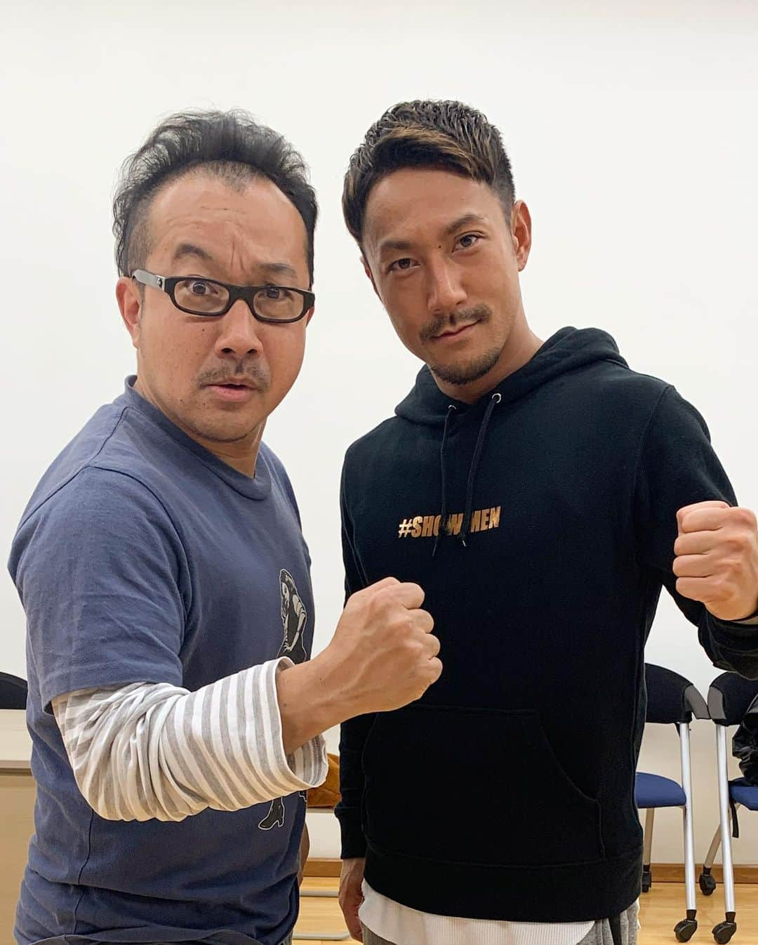 木尾陽平さんのインスタグラム写真 - (木尾陽平Instagram)「絶賛稽古中！矢野･兵動 矢野さんプロデュース！ 劇団PUNK！是非見に来て下さい！#面白ポスター #矢野兵動#矢野さん#パイセン#劇団PUNK 『LAST MOMENT』～勝利はその先に～ 12/6(金)19:30開演 12/7(土)13:00開演／17:00開演 COOL JAPAN PARK大阪 SSホール #4枚目 #完全に格闘家とトレーナー 1つの舞台で色黒×筋肉×刈り上げが2人も見れます！お得ですね！ #誰得 #SHOWMENパーカー」11月28日 16時12分 - ykio1113