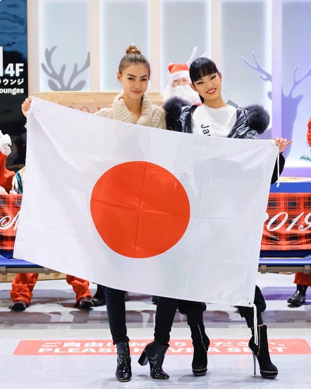 美馬寛子のインスタグラム：「Departure day! All of the Miss Universe Japan family is behind you! Enjoy every single second at Miss Universe and see you soon in Atlanta! Ganbatte!!! 🇯🇵 #Japan #AkoKamo #missuniverse  #missuniverse2019  #missuniversejapan2019  #missuniversejapan #beautyblogger #confidentlybeautiful #empoweredwomen @missuniversejapan @my_beauty_hm  @missuniverse @hirokomima  #ミスユニバース #ミスユニバースジャパン #ミスユニバースジャパン2019  #ミスコン #日本  #ナショナルディレクター#美馬寛子#加茂あこ @my_beauty_hm」