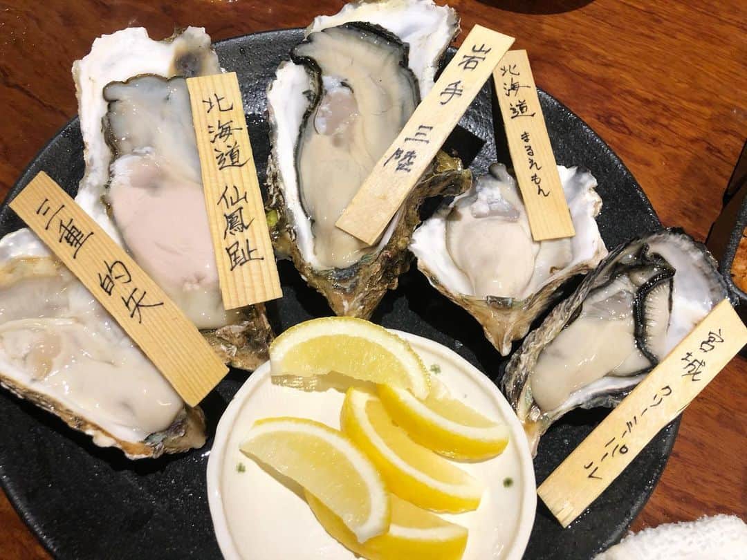 三宅智子さんのインスタグラム写真 - (三宅智子Instagram)「生牡蠣食べ比べ！  やっぱ牡蠣は、生が1番！  全部最強に美味しかった！」11月28日 16時37分 - tomoko1121m