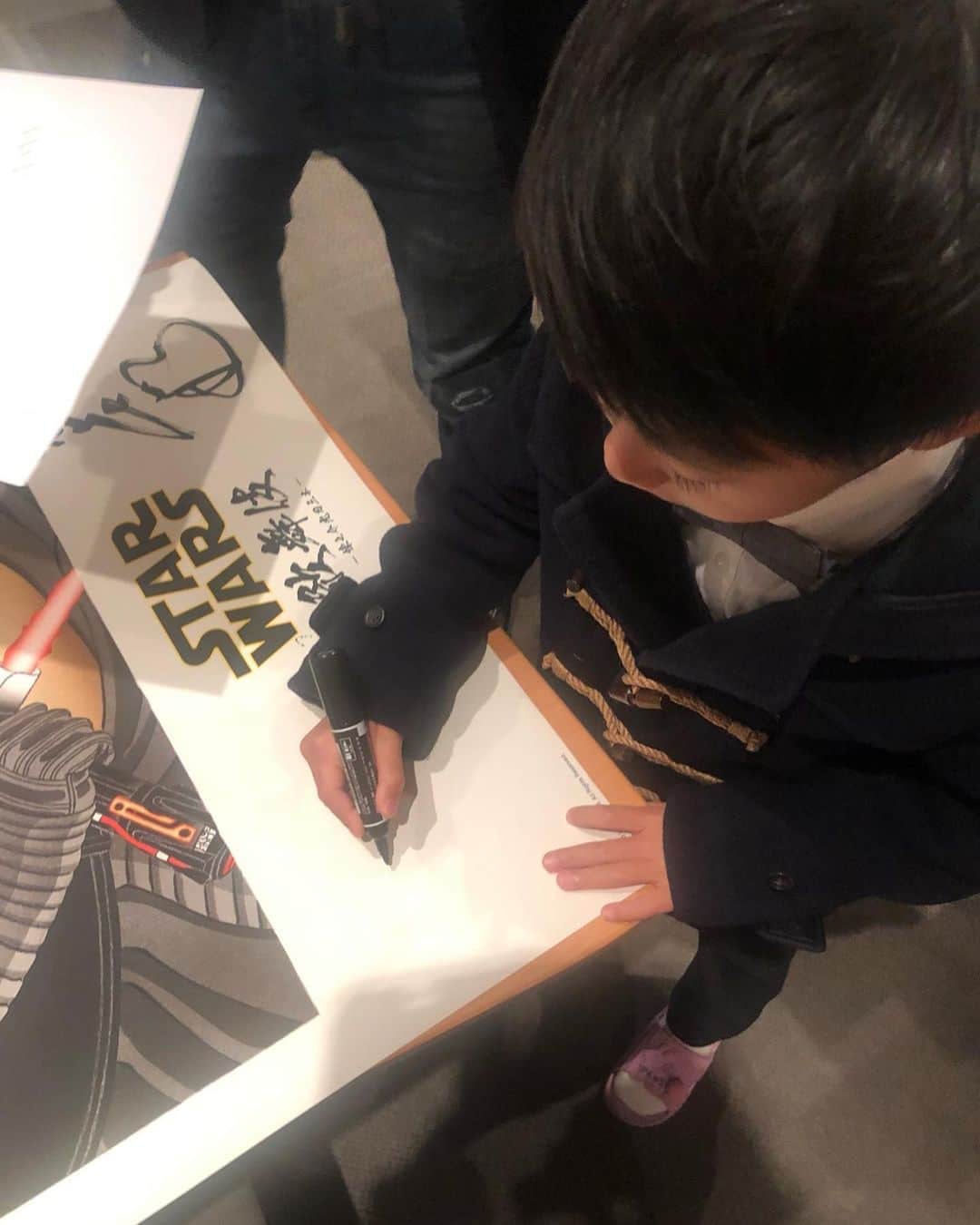 市川海老蔵 （11代目）さんのインスタグラム写真 - (市川海老蔵 （11代目）Instagram)「* The very first? official autograph!  HA-HA.  Today’s STAR WARS Kabuki  will be streamed on YouTube.  Don’t miss it!  Link in my bio✨ * オフィシャルサイン！初？  笑笑。  本日のSTAR WARS歌舞伎  YouTube で配信されるそうです。  ぜひご覧ください！  プロフィールのリンクからどうぞ✨  #市川海老蔵 #海老蔵 #成田屋 #歌舞伎 #ABKAI #ABMORI #ebizoichikawa #ebizo #kabuki #thunderparty #theater #theaterarts #actor #japan #classic #スターウォーズ #starwars #SW歌舞伎 #theriseofskywalker #riseofskywalker」11月28日 16時50分 - ebizoichikawa.ebizoichikawa