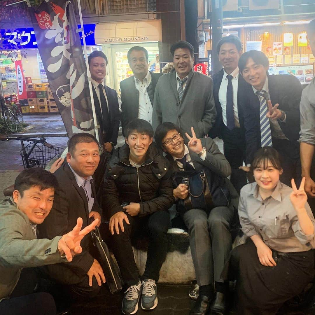 大西宏明さんのインスタグラム写真 - (大西宏明Instagram)「先月のNPBドラフト会議で楽天から1位指名された小深田大翔くん✨✨ 大阪ガスの皆様と御来店下さいました😁  近畿大学の後輩ですので是非とも応援宜しくお願い致します✨✨✨ #小深田大翔 くん #東北楽天ゴールデンイーグルス  #ドラフト1位 ✨✨ #ドラ1 #凄い事 #大阪ガス #近畿大学 #後輩 #応援宜しくお願い致します #せっかくやったのに #大西宏明 ……… #不在ですまぬ #笑ぎゅう #また来てね  #smile #ほなっ！！」11月28日 16時50分 - ohnishi_hiroaki_0428