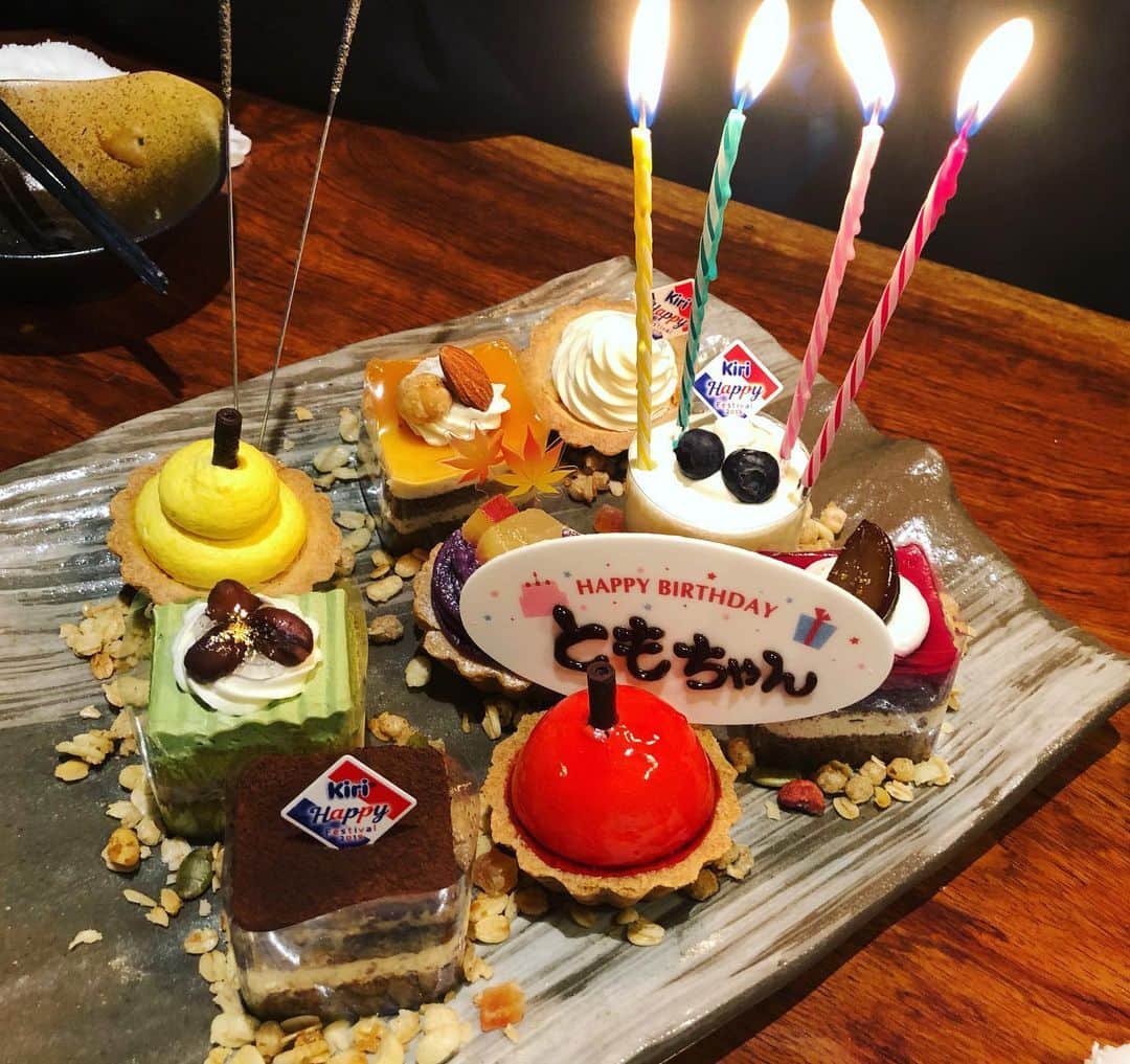 三宅智子さんのインスタグラム写真 - (三宅智子Instagram)「今年も素敵なお誕生日会を開いて下さり、感謝感謝です😊  ありがとうございました✨」11月28日 16時50分 - tomoko1121m