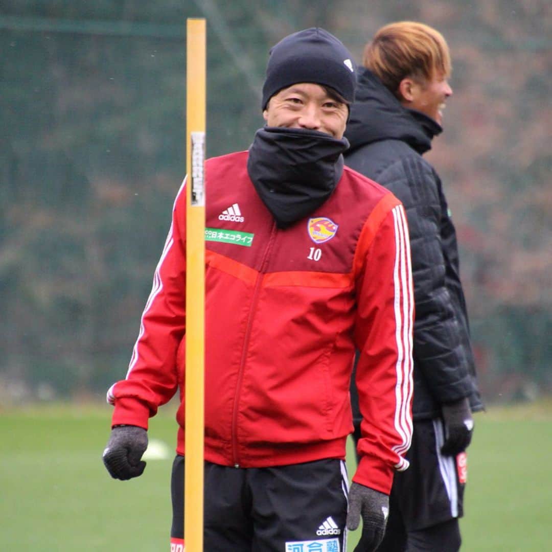 のインスタグラム：「11月28日 トレーニング #ベガルタ仙台 #仙台 #サッカー #Jリーグ #2019シーズン #スローガン #ReVolution #梁勇基 #10番 #中原彰吾 #37番 #ヤクブスウォビィク #24番 #ジャーメイン良 #19番」