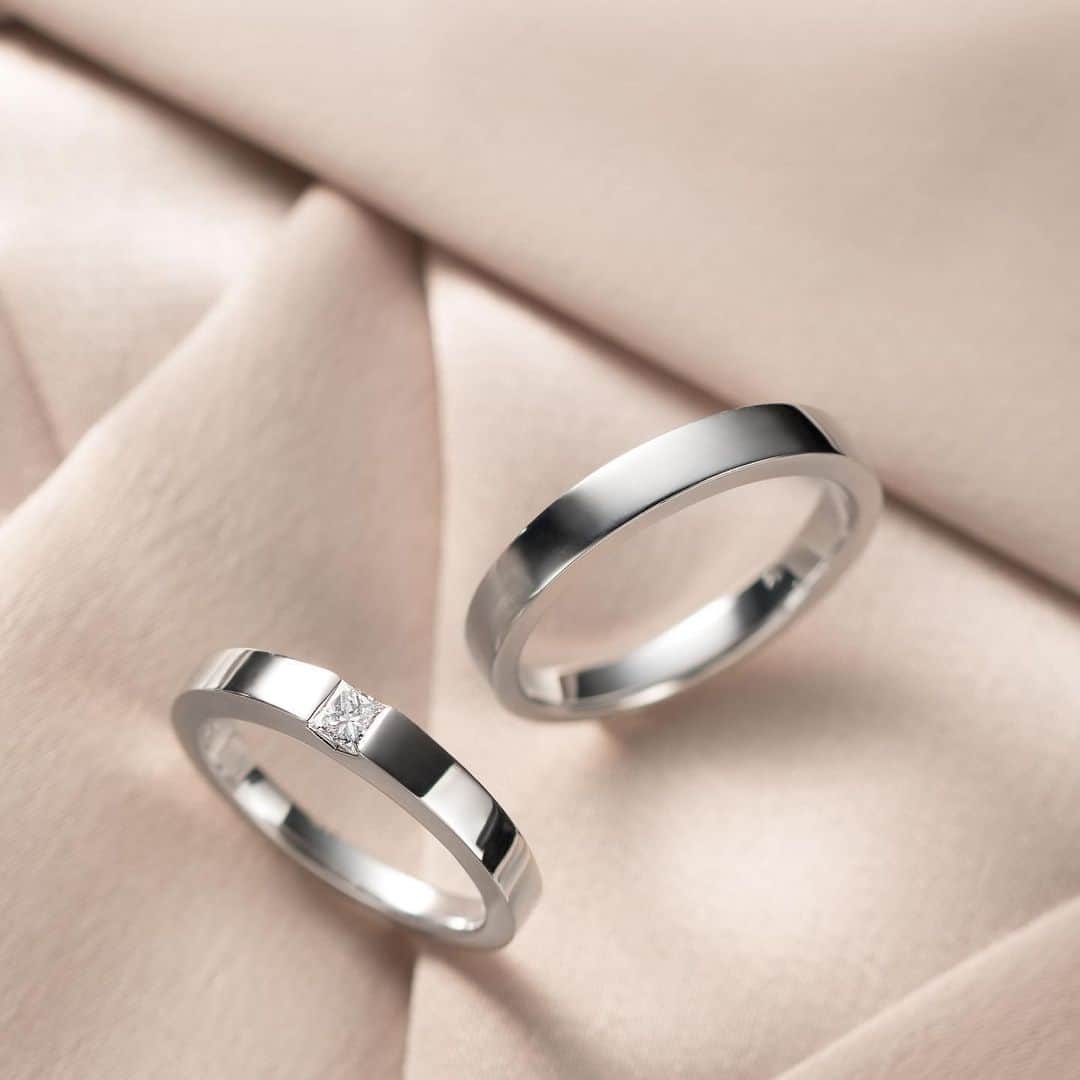 婚約・結婚指輪のI-PRIMO（アイプリモ）公式アカウントさんのインスタグラム写真 - (婚約・結婚指輪のI-PRIMO（アイプリモ）公式アカウントInstagram)「* 【質感とフォルムで魅せるクールでスタイリッシュなリング】 ストレートさを強調したモダンフォルムで、センターダイヤモンドのプリンセスカットが美しい、いつまでも飽きない美しさが魅力のマリッジリング。「相手を思いやる愛」の象徴といわれる妖精『フィリア』が、おふたりの未来をやさしく見守り続けます。  結婚指輪：フィリア #アイプリモ_フィリア * #iprimo #アイプリモ #婚約指輪 #結婚指輪 #ブライダルリング #エンゲージリング #マリッジリング #エタニティリング #プレ花嫁 #結婚準備 #婚約 #結婚 #令和婚 #2019冬婚 #2020春婚 #wedding #bridal #bridaljewelry #happywedding #rings #bridalring #marriagering #engagementring #diamond #日本中のプレ花嫁さんと繋がりたい」11月28日 16時56分 - iprimo_official