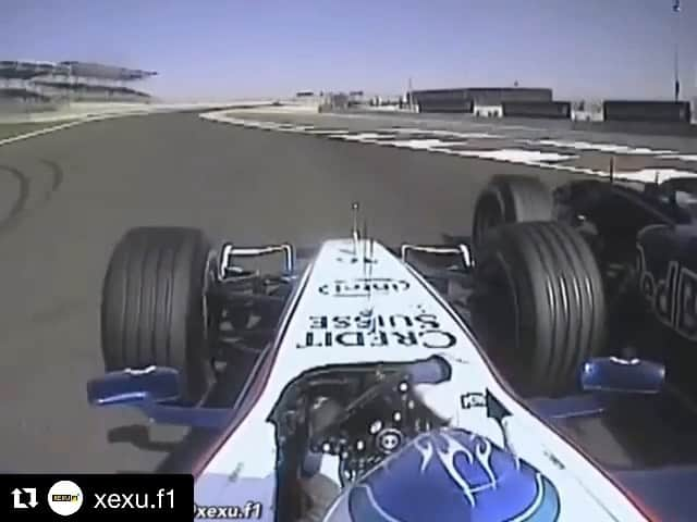 ニック・ハイドフェルドのインスタグラム：「Sound on for overtaking fun in @f1 Got a penalty for this one if remember correctly 🤨 for the other car deciding to go wide exit turn 2 😉 repost @xexu.f1 . . . #soundon #latebraking #f1 @alfaromeoracing #bmwsauber @bmwsauberf1team #nodrs #v8 #music #bahrain #overtake #fun #racing #bahrainf1」