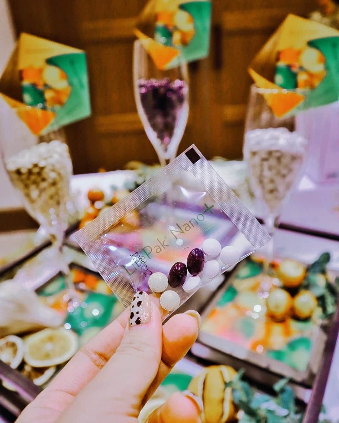 Hairmake Shinoさんのインスタグラム写真 - (Hairmake ShinoInstagram)「🌿🌿🌿 ． マルチビタミンサプリ製品 ライフパックナノプラス プレス発表会に伺いました😊 ． 普段の食生活で不足しがちな栄養を、こだわりのバランスで一袋に凝縮したサプリメント！ ． 33種類の成分には、マルチビタミン・ミネラルに加えてEPA・DHAを含むオメガ3系脂肪酸、植物性成分、α‐リポ酸などを配合。 ． 美容にも健康にも嬉しい栄養ばかり😌 ． 一袋づつの個包装だから、ポーチの中に入れて手軽に持ち歩けそう👌 お土産で頂いたので続けてみようと思います😊 ． ． 会場でふるまわれた軽食にも、美容と健康を意識した食材で作られたプレートが用意されていました😌 ． 見た目も可愛くてとても美味しかったー😋🍴💕 ． ． @nuskin_japan ． #ニュースキン#nuskin#ライフパックナノプラスプレス発表会に行ってみた#ライフパック#サプリ#サプリメント#健康#pr#美容好き#健康食#栄養#生活習慣#美と健康#美活#ビューティ#トータルビューティ#免疫力アップ#セルフケア」11月28日 17時24分 - hairmakeshino