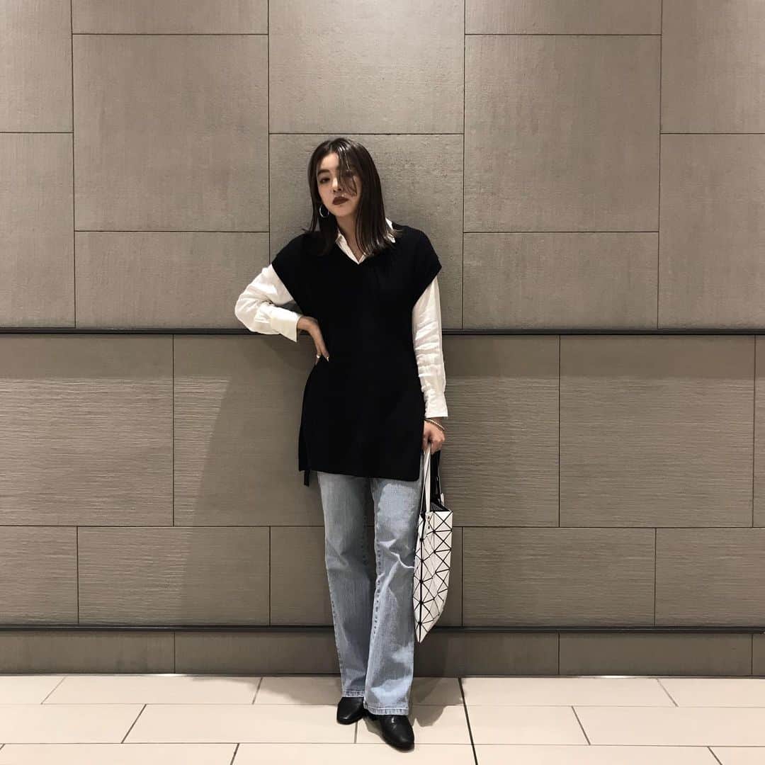 のインスタグラム：「. . denimめっちゃ使ってる🦋 ベストはお母さんの勝手に拝借〜 久しぶりに2019年写真見返してたら 結構髪の毛伸びてたなぁ〜♡ #前髪どーにかしたい #また出てきた笑 . #_s_code #baobaoisseymiyake #vintage #vintagefashion #zasa #demiluxebeams」