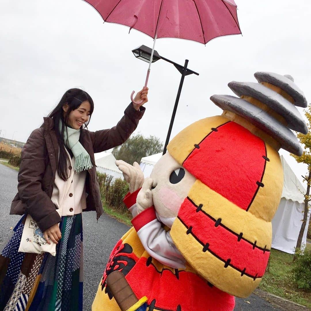 寺嶋由芙さんのインスタグラム写真 - (寺嶋由芙Instagram)「鞠智城の防人、ころう君！ #ゆるキャラグランプリ2019  第3位の実力者です！ ・ ゆる坂46では、「あなたの心の巡回警備担当」だって、なにそれかわいすぎる｡ﾟ(ﾟ´ω`ﾟ)ﾟ｡私の心も巡回警備お願いしまーす！ ・ #熊本県 #鞠智城 #防人 #ころう君 #相合傘 #ゆる坂46 #ご当地キャラ #はにゅはにゅ #世界キャラクターさみっとin羽生 #埼玉県 #羽生市 #羽生 #ゆっふぃー #アイドル #japaneseidol #idol #ゆるキャラ #yuruchara #吉祥物」11月28日 17時34分 - yufu_terashima