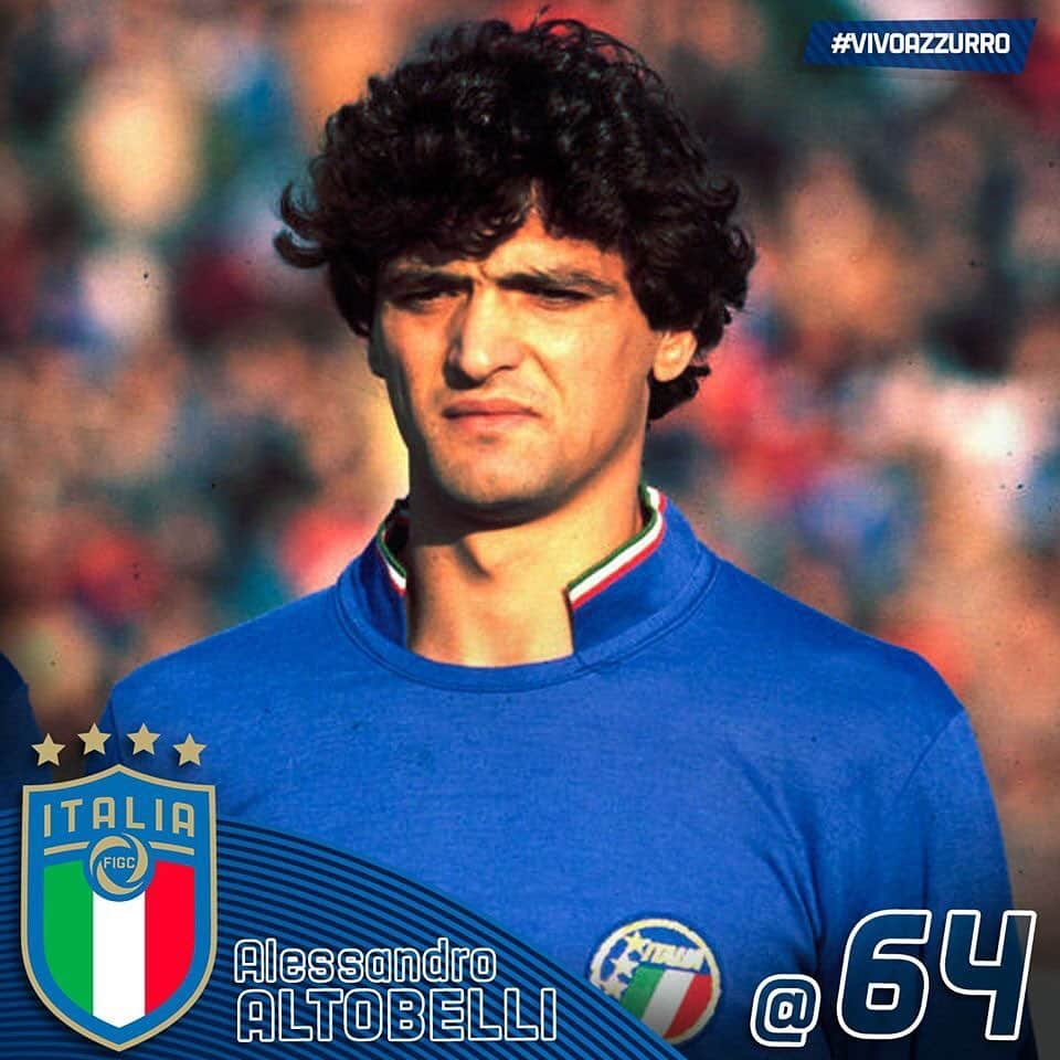 サッカーイタリア代表さんのインスタグラム写真 - (サッカーイタリア代表Instagram)「🎉 Buon compleanno ai due campioni del #mondo 🥇 Alessandro #Altobelli e Fabio #Grosso!  Sono 64 gli anni di “Spillo”, campione iridato nel 1982 con la #Nazionale 🇮🇹 di #Bearzot; compie gli anni anche #FabioGrosso (42), uno degli eroi di #Germania2006 🌎  #EroiAzzurri #Nazionale #Azzurri」11月28日 17時26分 - azzurri