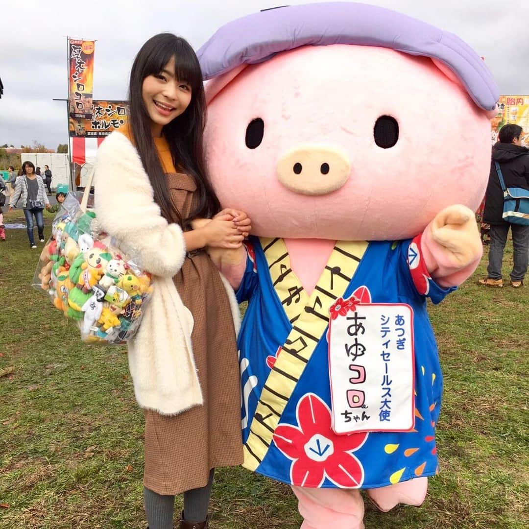 寺嶋由芙さんのインスタグラム写真 - (寺嶋由芙Instagram)「あゆコロちゃんの素晴らしさを世界に広めたい…この表情…サイズ感…！！！ ・ ゆる坂46でもお世話になりました、淡々と完壁に踊る感じがすごく好きです…キュン… ・ #神奈川県 #厚木市 #あゆコロちゃん #鮎 #シロコロホルモン #ゆる坂46 #相合傘 #ご当地キャラ #はにゅはにゅ #世界キャラクターさみっとin羽生 #埼玉県 #羽生市 #羽生 #ゆっふぃー #アイドル #japaneseidol #idol #ゆるキャラ #yuruchara #吉祥物」11月28日 17時31分 - yufu_terashima