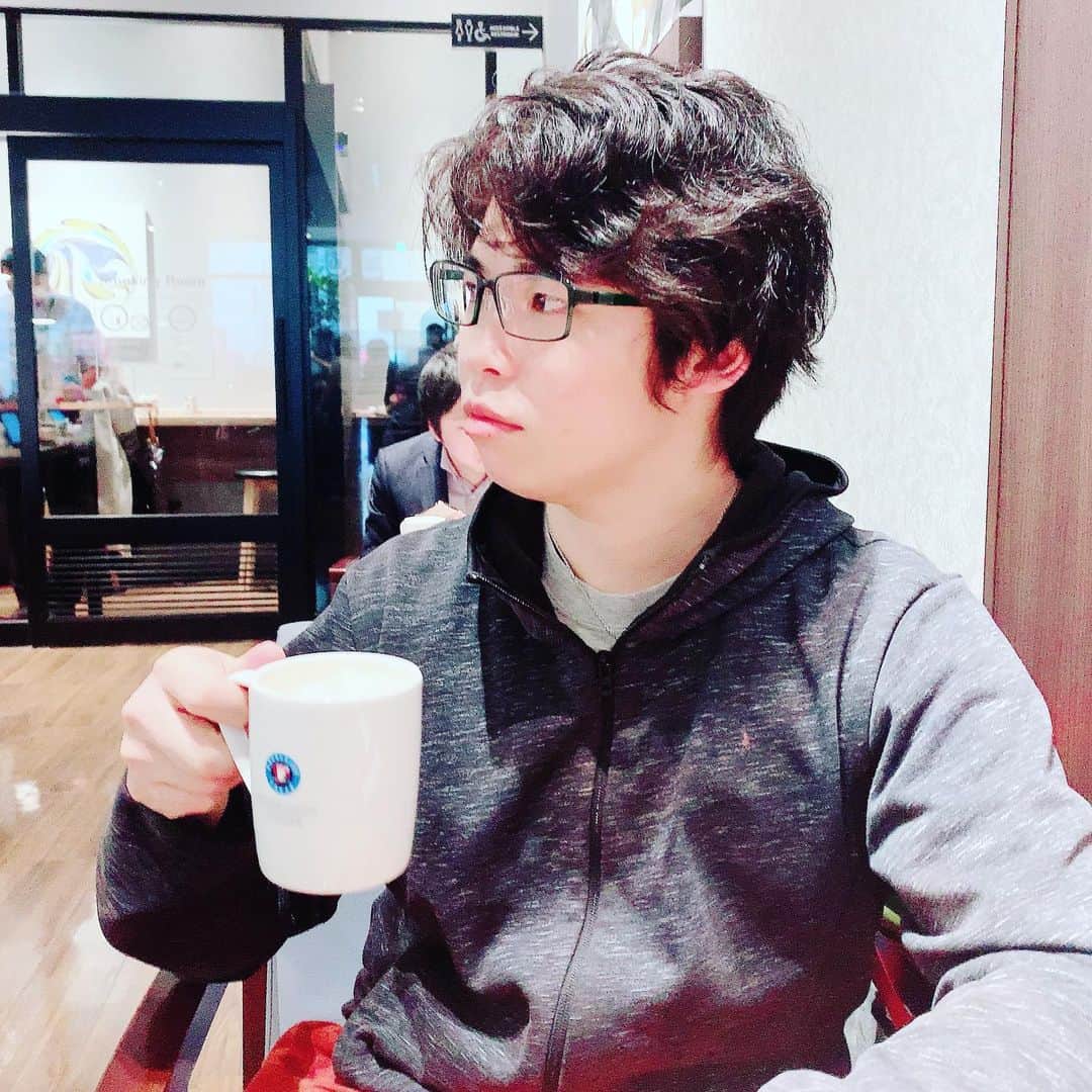 成田童夢のインスタグラム：「今日はスノーボードの件で、保険会社さんと打ち合わせ(*´ー｀*)皆さんに温かく迎えていただきました🌟 あ、30日に千葉の柏T-SITEでトークイベント！ 1日に　#冬スポ　さんのイベントにDJとして出ます☺️遊びに来てねー」