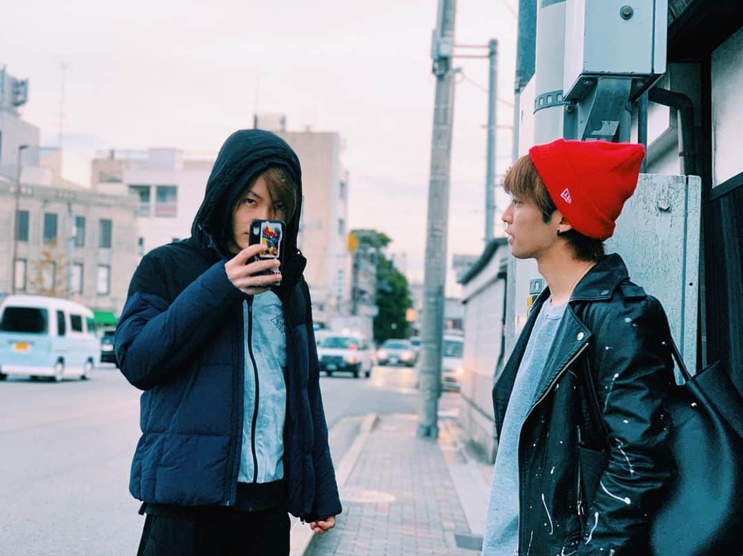 品川翔のインスタグラム：「• • • • 昨日のビスケとのラジオ どうでしたか？😊😊 • • • • 僕自身初の作詞だったので 上手く書けたか心配ですが 良いものが作れたなって思います！！ • • • • インスタの更新 頑張ってます笑笑 • • • •  #instagood#actor#俳優 #hair#style#l4l #sneakers#sneakerhead #KYOTOSAMURAIBOYS #京都サムライボーイズ #KSB#supreme #品川brotherhood」