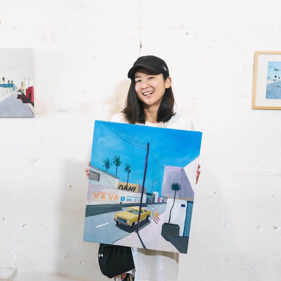 haconiwa / 箱庭さんのインスタグラム写真 - (haconiwa / 箱庭Instagram)「「好きなことにもっと近づく」をテーマにお届けしている、オンライン決済サービス ペイパル @paypal_jp との連載記事。  第六回は、Googleストリートビューで世界中を旅し、風景を切り取って描く、イラストレーター・辰巳菜穂さん @Nao_tatsumi インタビュー。﻿ SNSをきっかけに、来年はスペインで個展開催も決定。海外で活躍の場を広げるために行なっていることを伺いました。﻿ ﻿ 辰巳さんのお話をぜひhaconiwaのサイトでご覧くださいね。﻿ ﻿ https://www.haconiwa-mag.com/creator/2019/11/paypal6/﻿ ﻿ #sponsored #ペイパル #好きなことにもっと近づく #オンライン決済 #海外通販 #paypal #イラストレーター #illustration #辰巳菜穂 #naotatsumi #Googleストリートビュー #インタビュー」11月28日 17時52分 - haconiwa_mag