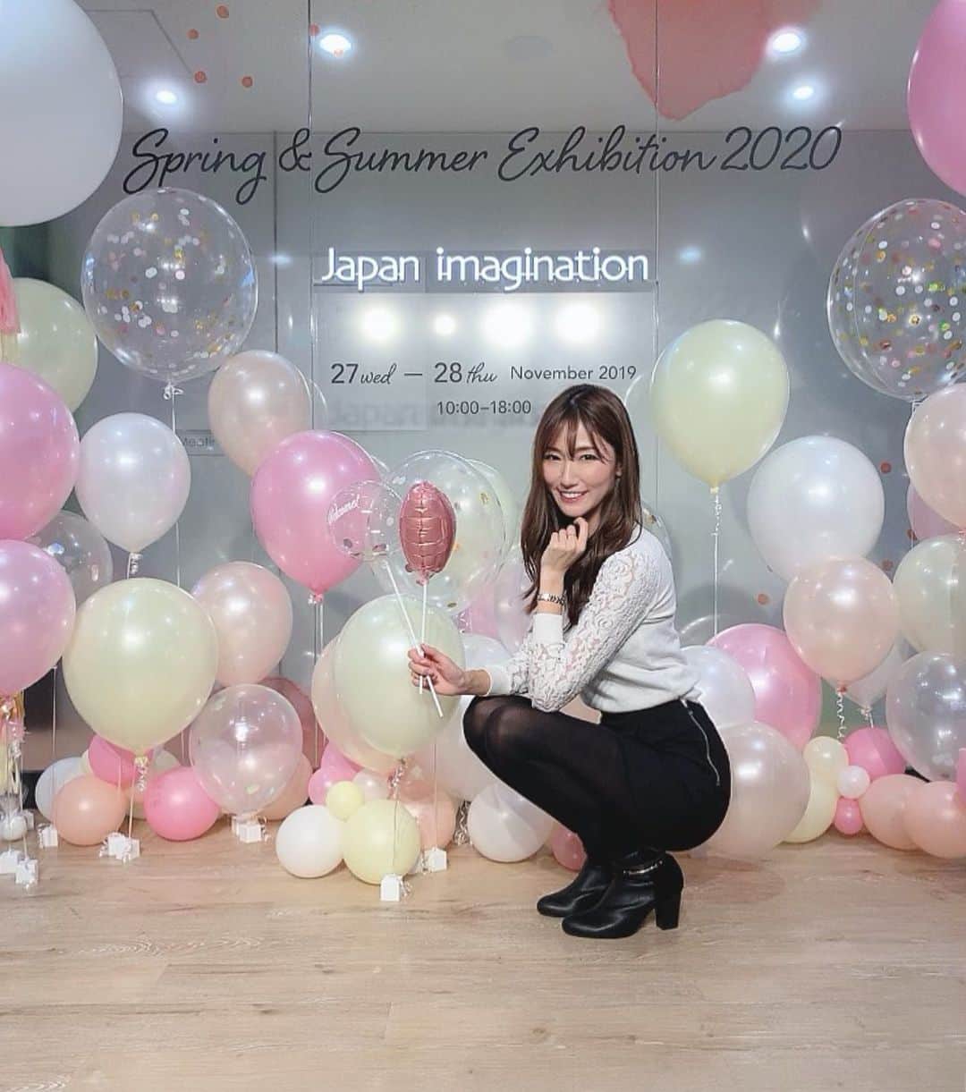 のインスタグラム：「今日は、@beradiance と @fabulousangela_official の2020 S/S 展示会へ🎈🧸💓 BERADIANCEで襟部分がレースで可愛いトップスをオーダーしたよ💓  届くの楽しみだなー✨ . . . #BERADIANCE  #FabulousAngela」