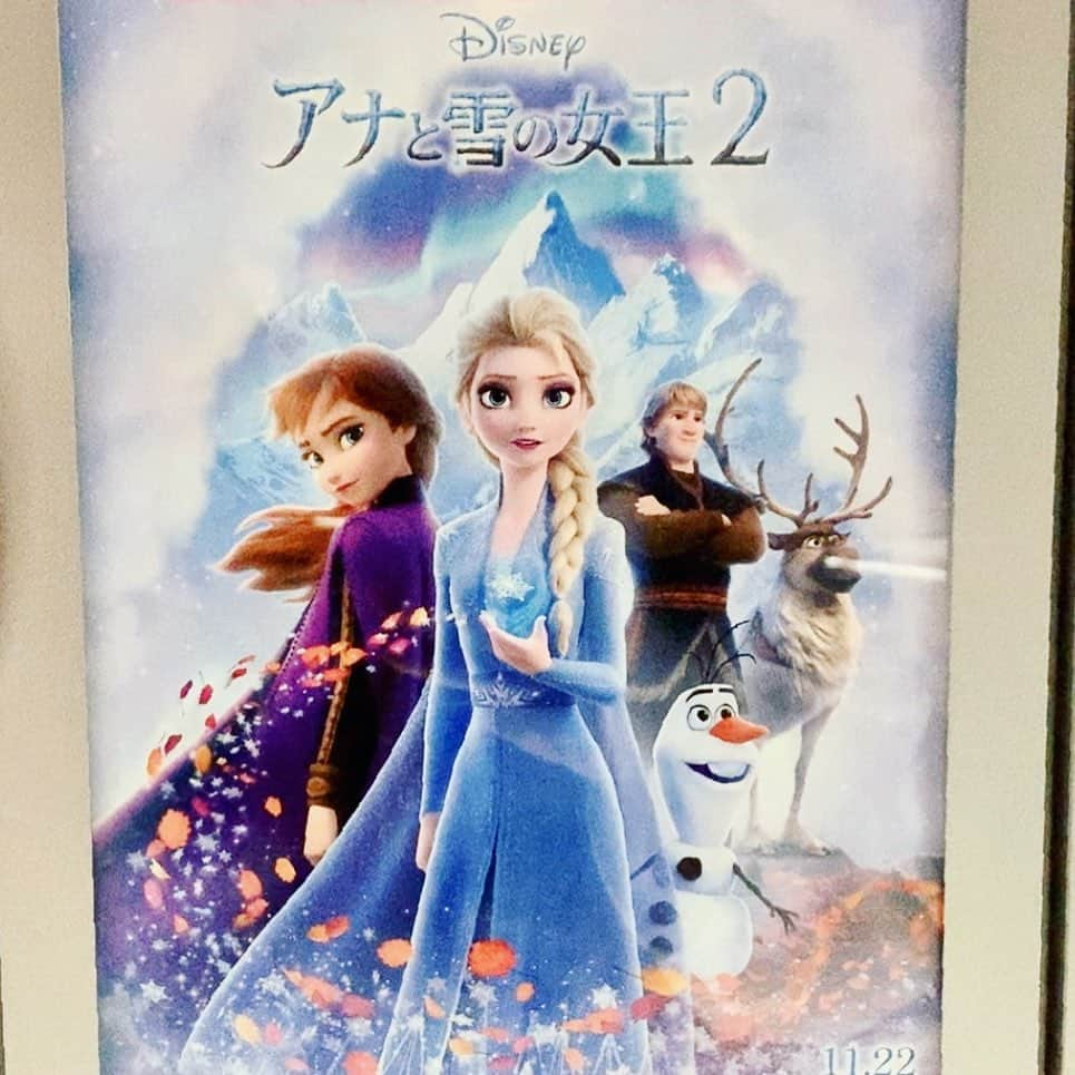 吉田玲奈さんのインスタグラム写真 - (吉田玲奈Instagram)「『アナと雪の女王2』🎬映画観賞❄️好きだこの世界☃️✨心が震える✨全ての愛に共感💖 私も姉がいたのでこんな仲良しだったら更に幸せだろうなぁ👯‍♀️💋 ＃映画 #おひとりさま #アナ雪2 #アナと雪の女王2 #アナ #エルサ #愛 #また観たい#本人に会ったよ❄️」11月28日 17時52分 - reina.yoshida.ciel.1218