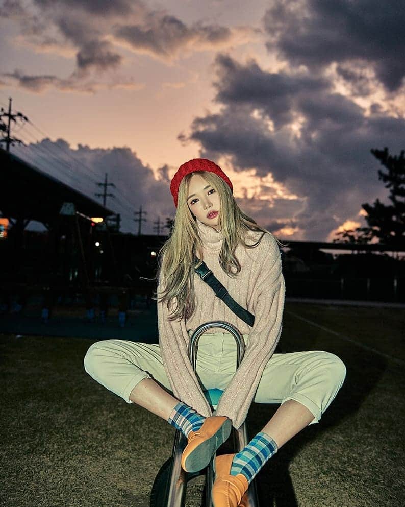 Han Ga Eunさんのインスタグラム写真 - (Han Ga EunInstagram)「🕕 . . Photo @circusbear_z  #jeju #photography #model #sunset」11月28日 17時57分 - gaeungbebe