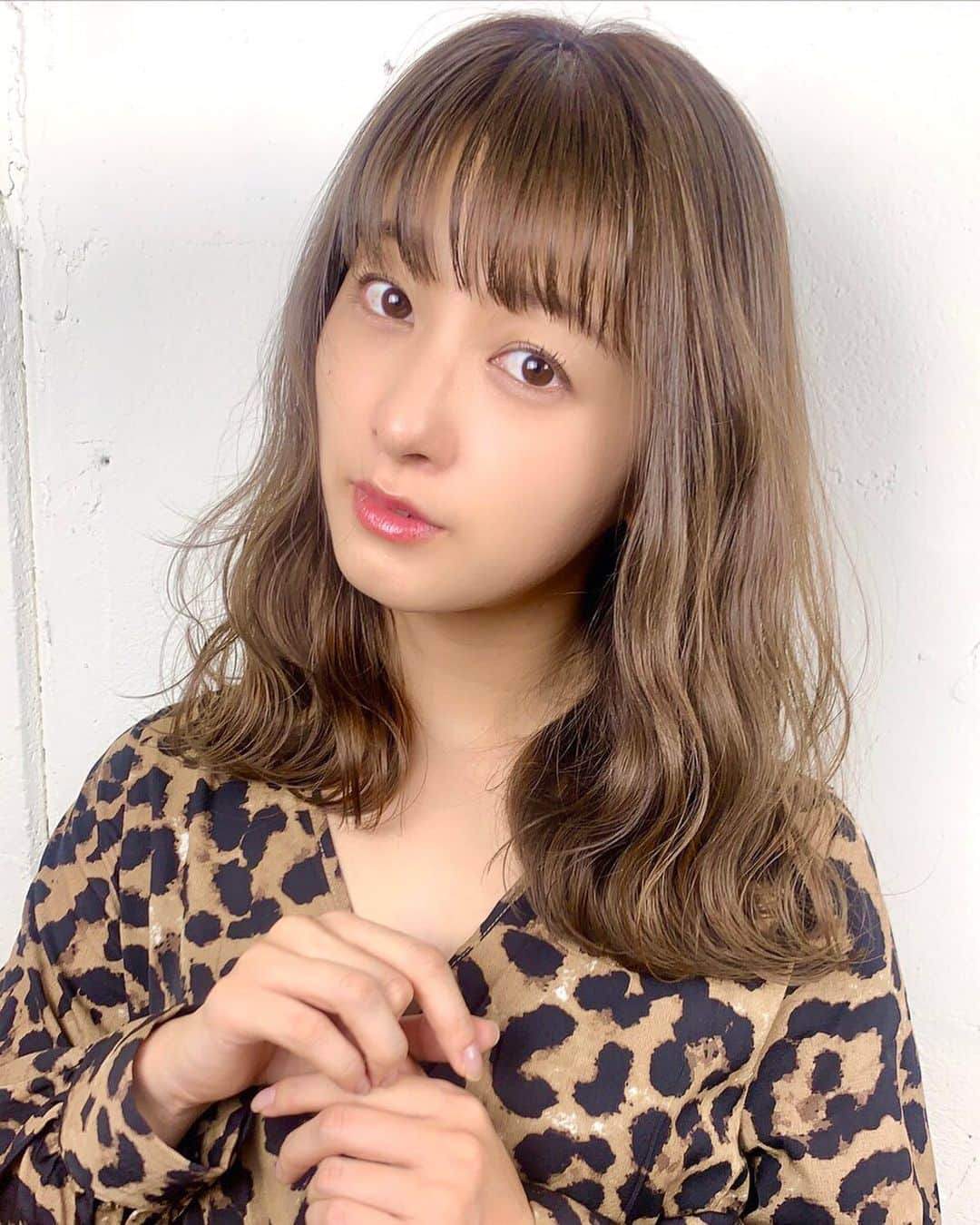 水野まいさんのインスタグラム写真 - (水野まいInstagram)「ヘアメンテナンスにALLYに行ってきたよ☺️💓. . . 担当は　@bebeaki 👨. 2019年の最後のヘアメンテナンス🥺. 気付いたら4年通ってるらしい☺️✨. あべちゃんいつもありがとう😆✨ . . ワンピースは　@birthdaybashshop 👗. . . #美容院 #原宿 #明治神宮前 #ヘアメンテナンス #ヘアメンテ #ミディアムヘア #ミディアムボブ #ミディアムヘアアレンジ #ミディアム #ミディアムアレンジ #巻き髪 #豹柄 #ヒョウ柄 #ナチュラルメイク #アイドル #ビジョビ  #birthdaybashshop #love #followｍe #me #idol #happy #heirstyle #heir #tokyo #japan」12月13日 12時20分 - predia_mizuno_mai