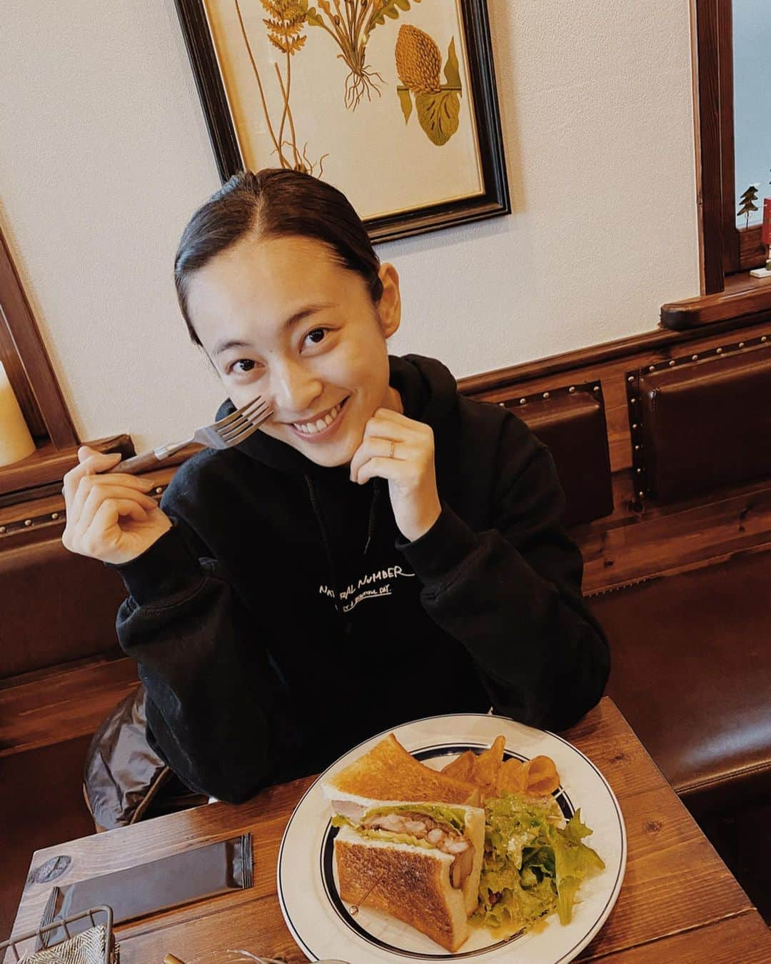 滝裕可里さんのインスタグラム写真 - (滝裕可里Instagram)「. 大好きなランチ🍔🍔🍔 ご機嫌になる味❤️ @amber_place #myfavoritelunch」12月13日 12時17分 - takiyukari_official