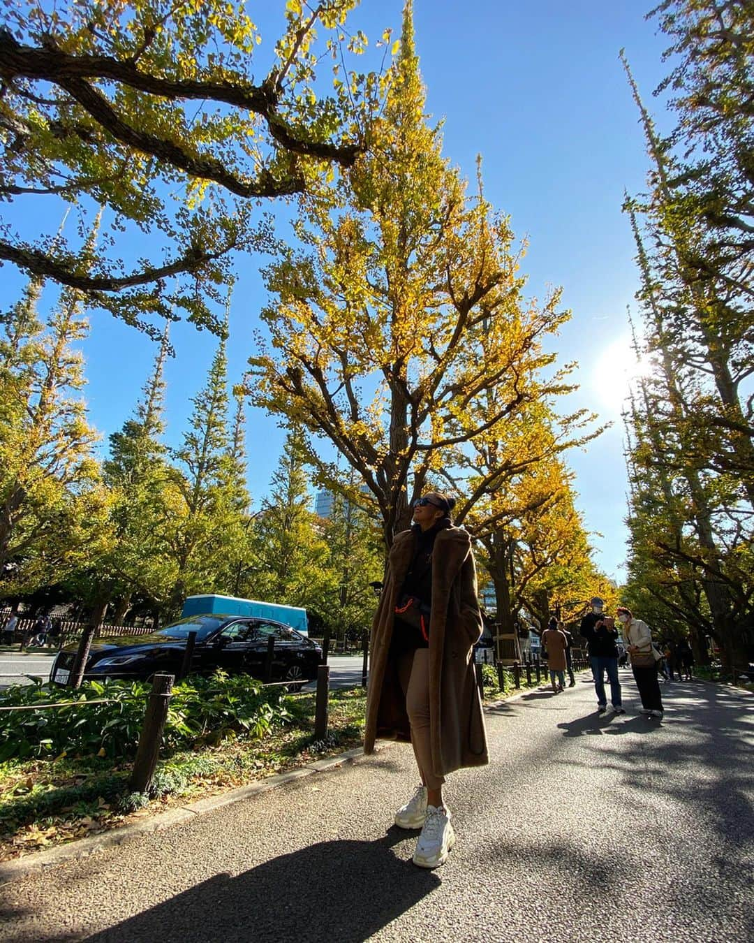 菅又菜摘（ナツ）さんのインスタグラム写真 - (菅又菜摘（ナツ）Instagram)「🍂 広角カメラの脚長効果と 顔豆効果はんぱない😂w 私もiPhone11Proにしたい!!📱 そろそろ黄色くなったんじゃない? @shipogram リベンジしよ💛 #外苑前いちょう並木 #いちょう並木 #銀杏並木 #イチョウ並木 #神宮外苑いちょう並木 #kogenatsu #焦げNATSU #こげなつ #豆なつ」12月13日 12時24分 - kogenatsu920