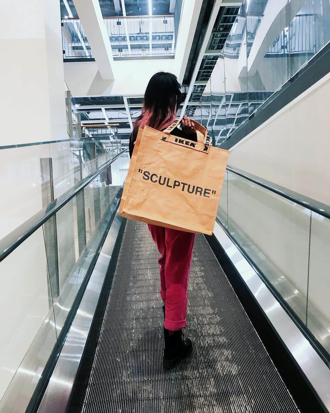 miniのインスタグラム：「@ikeajapan  @virgilabloh  結構前なんだけど、新居の洗濯物入れとゴミ箱にしよーと思って2サイズGET⚠️ 最強だったお家が契約出来なくて、、相当落ち込んでる😢🏠 早く素敵なお家見つからないかなぁ✨✨🤔 #ikea #ikeajaran #ikeaxvirgil #virgilabloh #みに服」