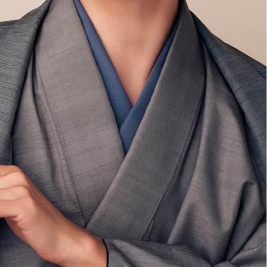 M∙A∙C Cosmetics Japanのインスタグラム：「ㅤ M･A･Cがあの人気アーティストと待望のコラボレーション! ㅤ 高いカバー力、 24時間崩れない*1、 24色展開の、 リキッドファンデーション、スタジオ フィックス フルイッド。 24色から見つかる、朝から夜まで自信が持てる、隙のない仕上がり。 ㅤ コラボアーティストはあの人! 追加情報をお楽しみに🎵 ㅤ *1 色もちデータ取得済(当社調べ、個人差あり) ㅤ ㅤ ㅤ ㅤ ㅤ #MACCosmeticsJapan #MACコスメ #MACCosmetics #コスメ #メイク #スタジオフィックスフルイッド #スタジオフィックス #studiofix #ファンデ #ファンデーション #リキッドファンデーション #ベースメイク #カバー力 #崩れない #コラボ #アーティストコラボ  #テカらない #美肌 #メイク法 #カラバリ #makeup #basemakeup #cosmetics #foundation #beauty」