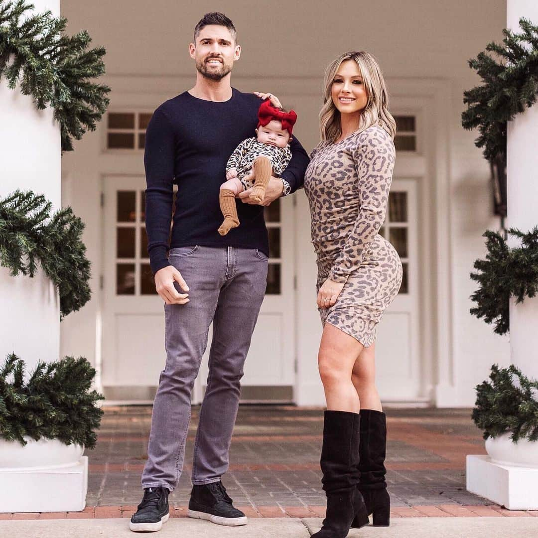 Paige Hathawayさんのインスタグラム写真 - (Paige HathawayInstagram)「I can’t believe Christmas is less than 2 weeks from now. First Christmas as a family 👶🏼 ❤️ and it feels like the most complete Christmas yet! (Although I’ve been a little stressed trying to juggle everything with the holidays.. I wouldn’t have it any other way... I love these two humans so much) I want to start creating our own “family traditions” ... like today we took @PresleySebastian to see the Christmas trains !! But I want to create more little fun traditions. What are some holiday family traditions you do with your family every year? I need ideas!👇🏼」12月13日 12時32分 - paigehathaway