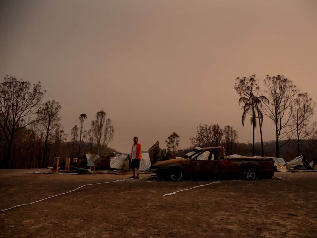 ナショナルジオグラフィックさんのインスタグラム写真 - (ナショナルジオグラフィックInstagram)「Photo by Michaela Skovranova @mishkusk | Many residents of Nymboida, a rural village in the Northern Rivers region of New South Wales, Australia, lost most of their possessions in a devastating bushfire that swept through the area on November 8. Over a month later, bushfires continue to ignite in already burned through areas. More than one million hectares have burned across New South Wales during this bushfire season, with conditions predicted to worsen as Australia heads into summer.  Despite the devastation, it has been heartwarming to see the community come together and support each other. The emotional drain of the bushfires must be unfathomable.  If this is any indication of what’s to come, we all need to help each other in whatever way we can. #Australia #Australianbushfires #nswfires #landscape #australia」12月13日 12時34分 - natgeo