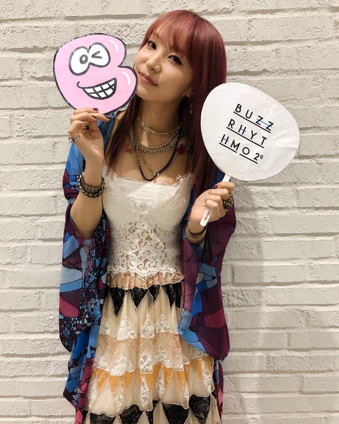 のインスタグラム：「今夜はバズリズム02 さまで歌わせていただきますっ\( ¨̮ )/みてねっ☻♡ RT 【TV】本日12/13（金）25:54-26:54に日本テレビ系にて放送の音楽番組「バズリズム02」に、LiSAがスタジオLIVEゲスト出演します！是非チェックして下さい！おたのしみに！ ※通常と放送時間が異なりますのでお気を付けください！ ntv.co.jp/buzzrhythm/」