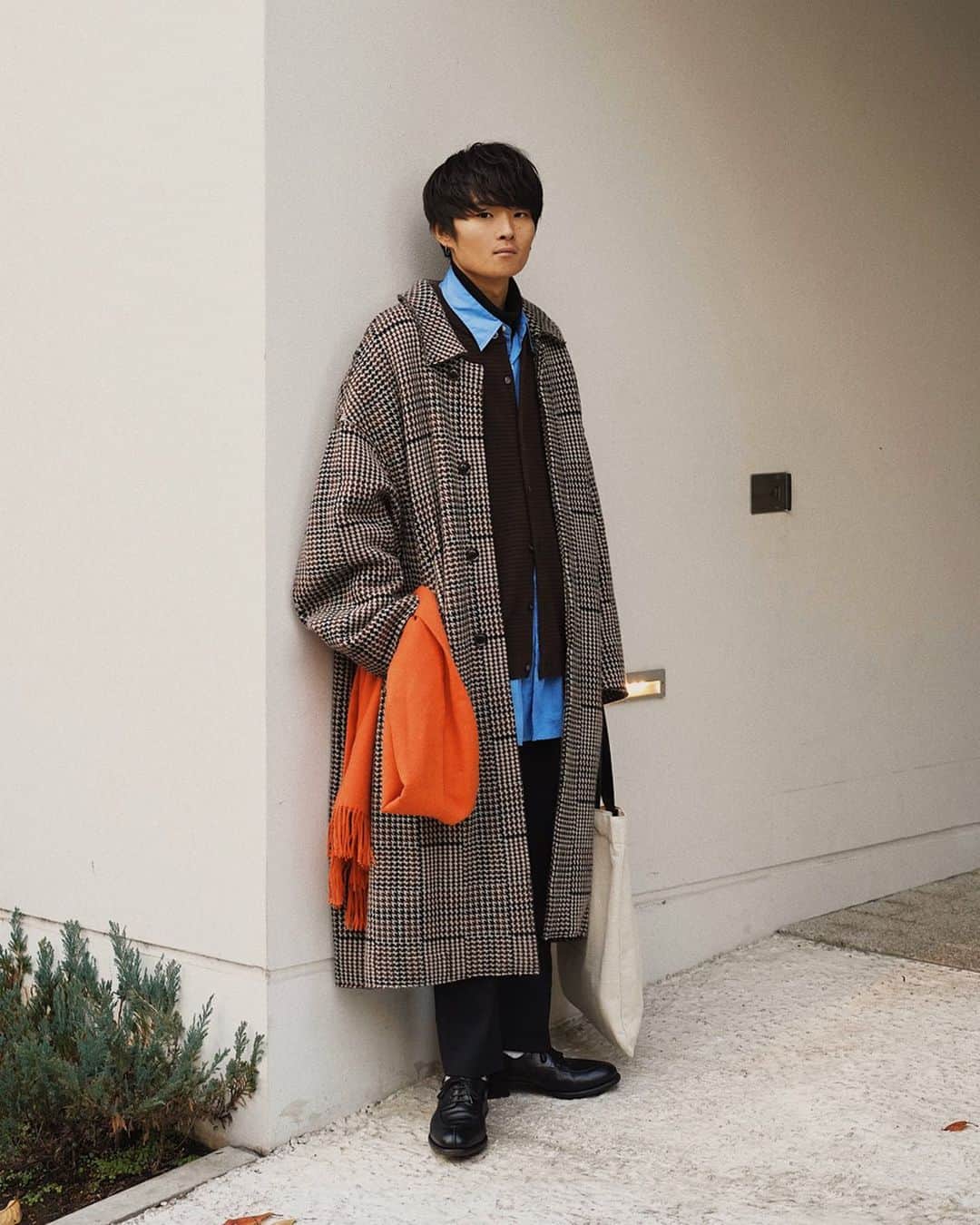 Ryoさんのインスタグラム写真 - (RyoInstagram)「ㅤㅤㅤㅤㅤㅤㅤㅤㅤㅤㅤㅤㅤ 今年もこのコート着てます🙋‍♂️ ニット特有のドレープと丸みある柔らかなシルエット、このボリュームが最高🙄 ㅤㅤㅤㅤㅤㅤㅤㅤㅤㅤㅤㅤㅤ coat:#yoketokyo knit:#yashiki shirt:#graphpaper pants:#neat_tokyo shoes:#leyuccas bag:#jilsander」12月13日 12時42分 - ryo__takashima